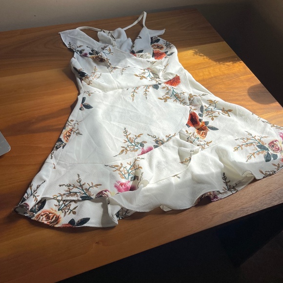 Peachlea White Floral Dress - Picture 3 of 4